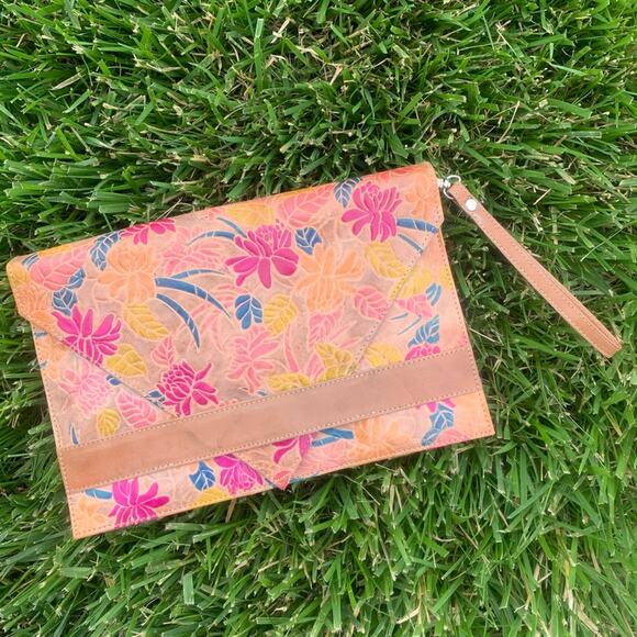 Kimchi Blue leather floral boho envelope clutch - Picture 1 of 8